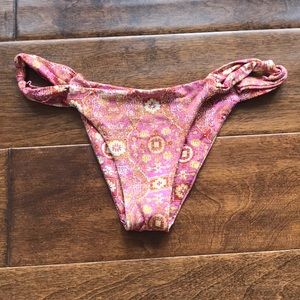 frankie’s bikini bottoms👙